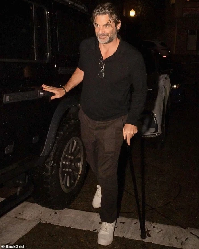 Jennifer Aniston shijon një mbrëmje romantike me Jim Curtis dhe zbulon pse ndihet e sigurt pranë tij