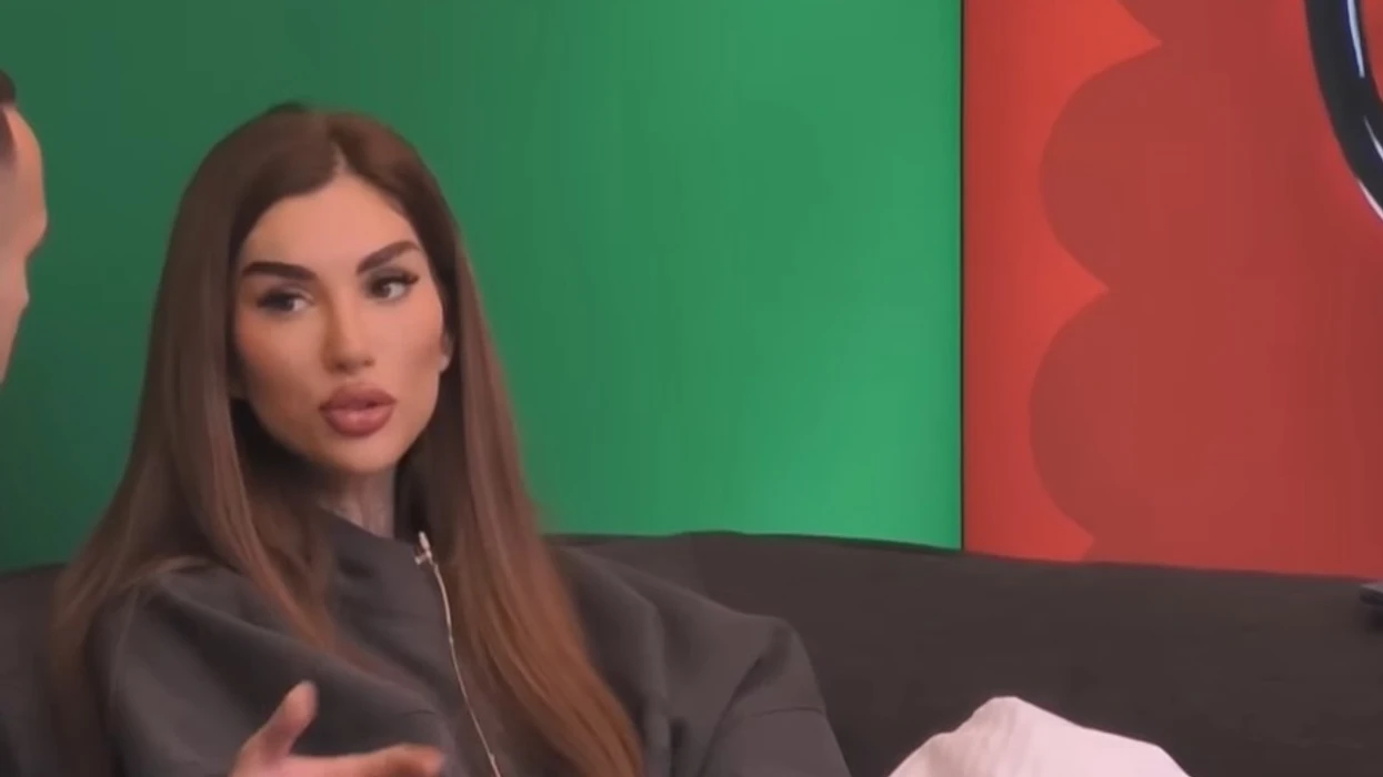 Banorja rumune Bia Khalifa këndon këngën “Mora Fjalë” në Big Brother VIP Kosova 4