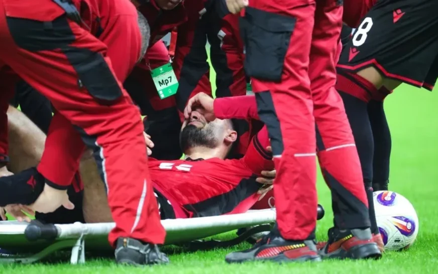 “Top lojtar, shpresoj të jetë gati për vikend”, trajneri i Burnleyt jep detaje për lëndimin e Armando Brojës