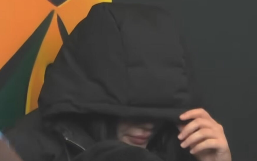 Alba përlotet, çfarë ndodhi me të?