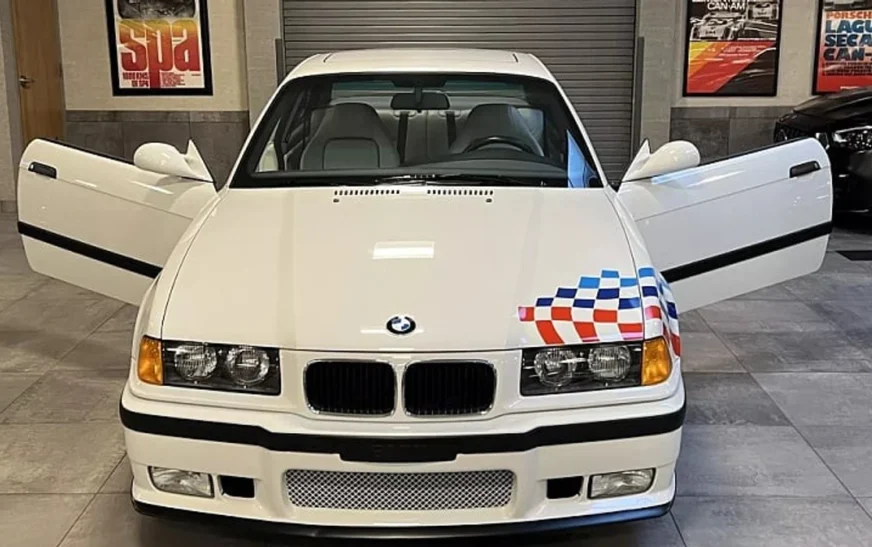 BMW E36 M3 e rrallë shitet për çmim rekord