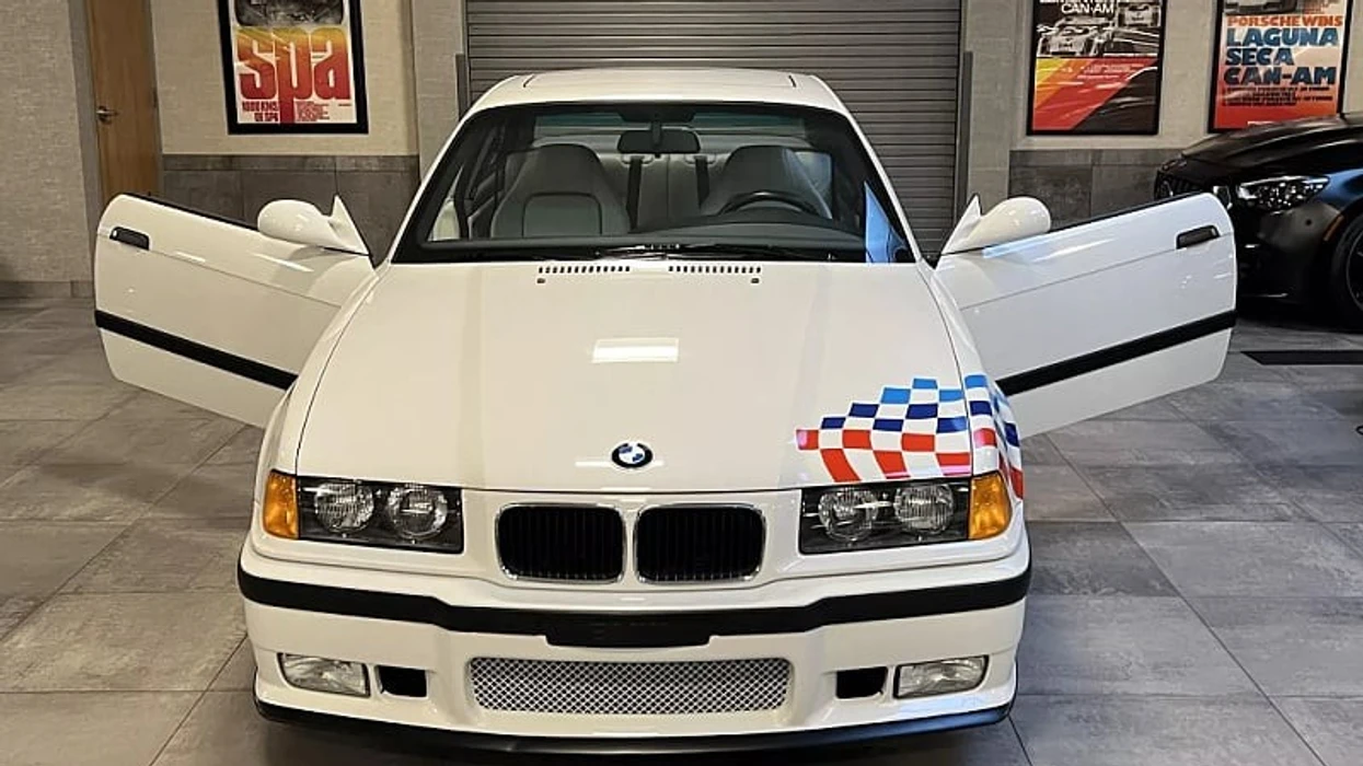 BMW E36 M3 e rrallë shitet për çmim rekord
