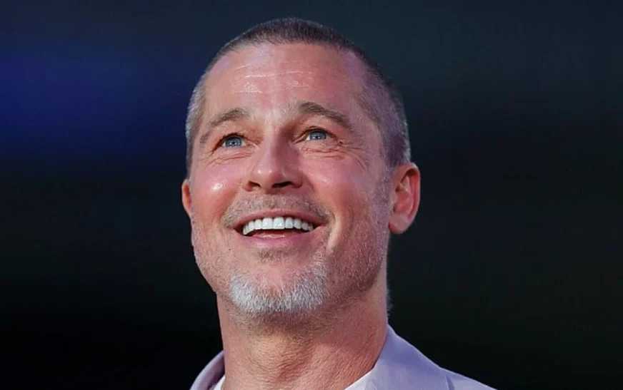 Një pensioniste u josh nga një ‘Brad Pitt i rremë’, i pagoi pothuajse 100,000 dollarë dhe e priti në një dhomë hoteli për javë të tëra