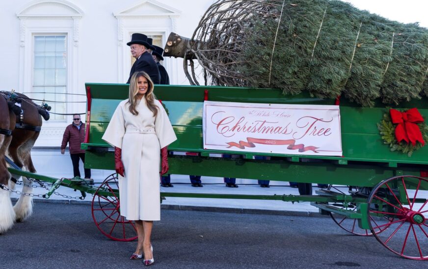 Festa e Krishtlindjeve/ Melania Trump nis dekorimin në Shtëpinë e Bardhë