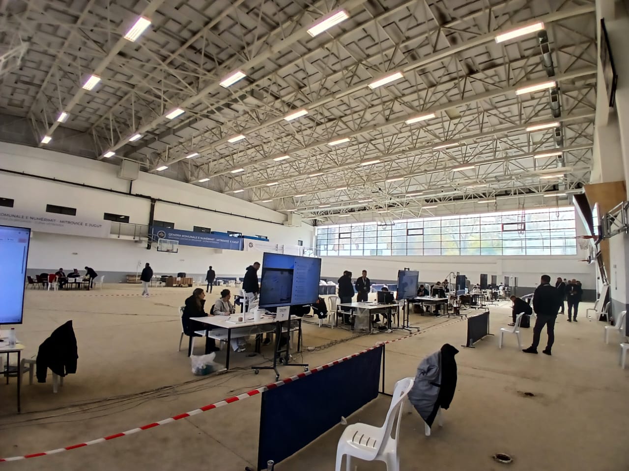 KQZ: Verifikimi i votave në Mitrovicë drejt përfundimit, vazhdon rinumërimi i 41 vendvotime në Drenas