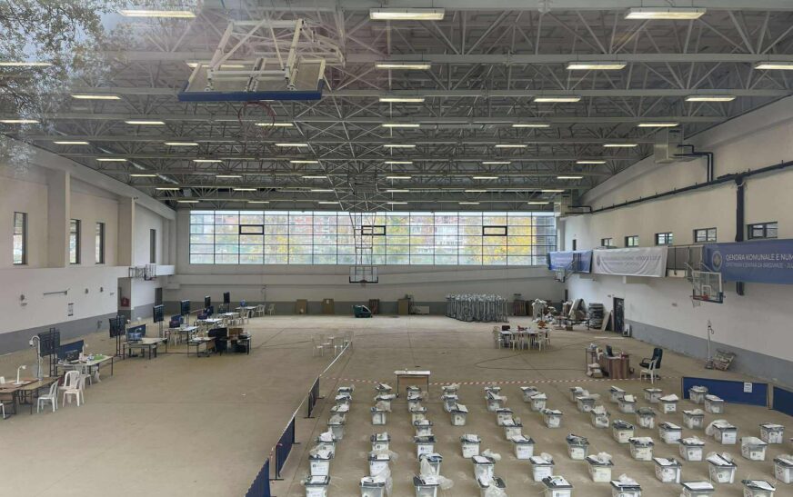 Behrami publikon pamjet e tjera: Fletëvotimi pa vulë në Mitrovicë