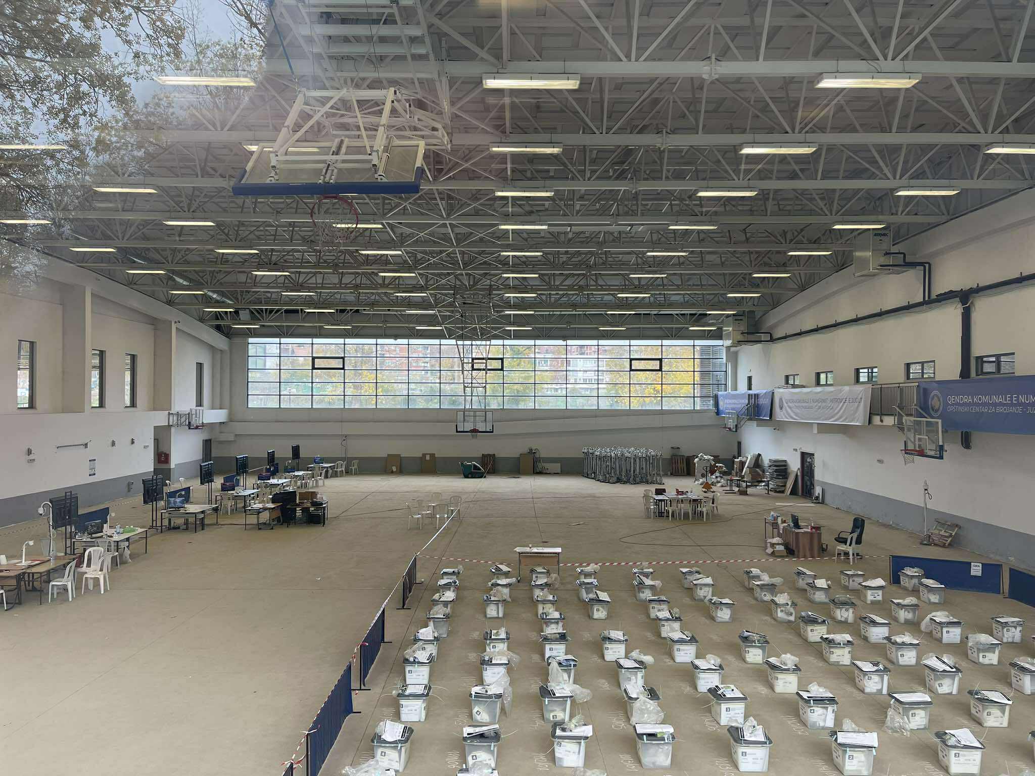 Behrami publikon pamjet e tjera: Fletëvotimi pa vulë në Mitrovicë