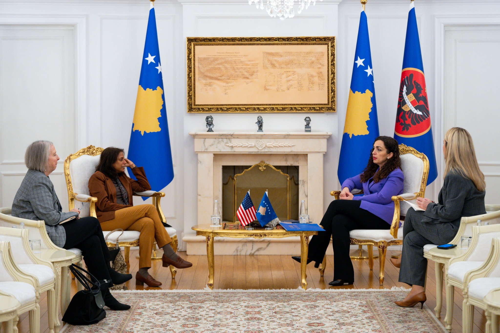 Shpërndau Kuvendin e caktoi zgjedhjet e reja, Osmanit i shkon në zyre diplomatja amerikane