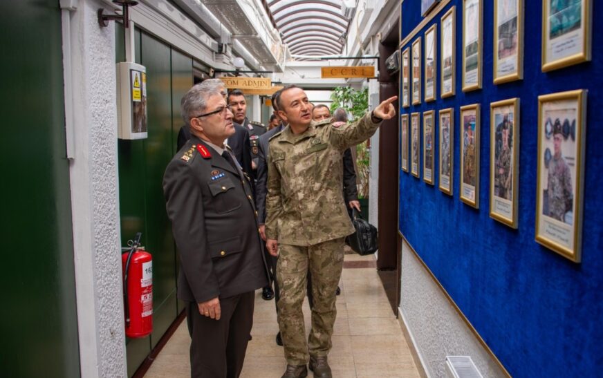 Komandanti i Forcave Turke viziton KFOR-in, fokus siguria në Kosovë