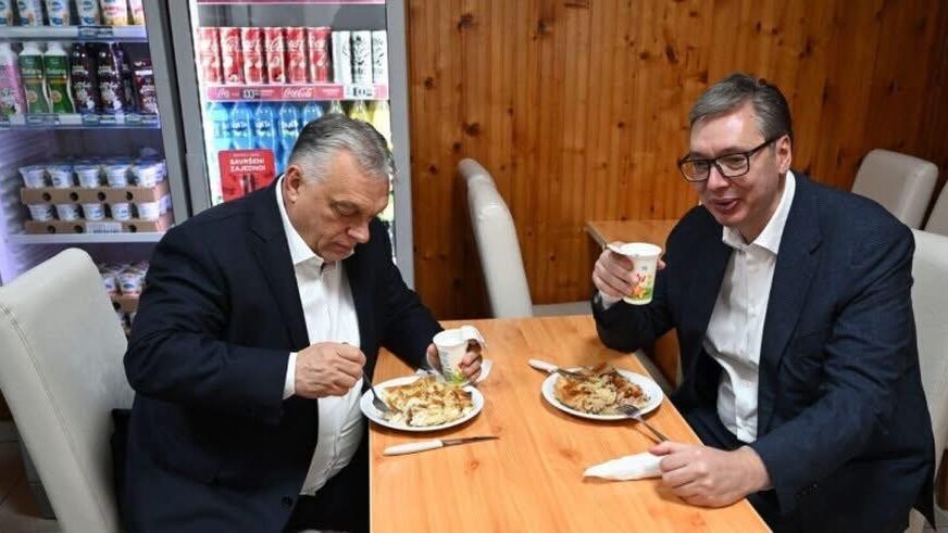 Orban tenton të shpëtojë Serbinë, Vuçiq e takon në Suboticë