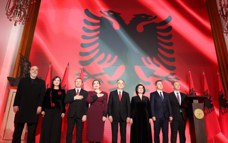 Edi Rama publikon pamje nga Mbrëmja Tradicionale Kuqezi e Ditës së Pavarësisë