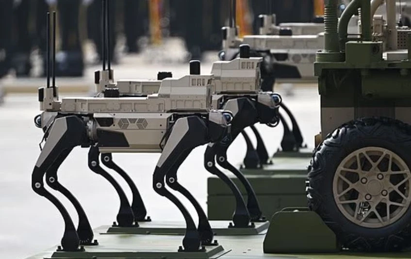 Kina lëshon “ujqërit robotë” si makineri lufte