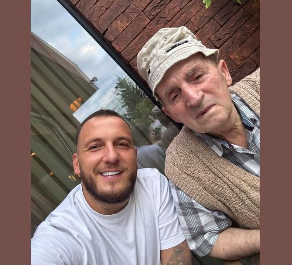 Mozzik përjeton humbjen e njeriut të dashur, i ndërron jetë gjyshi