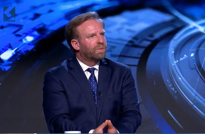 Abazi: Kurti s’e ka problem ta harxhojë krejt buxhetin për interesa elektorale