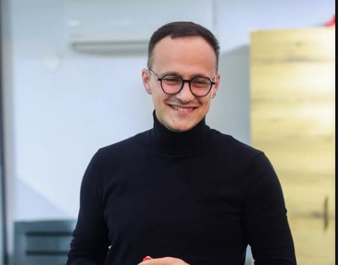 Alban Hyseni shpall fitoren në Gjilan, cakton orën e festës