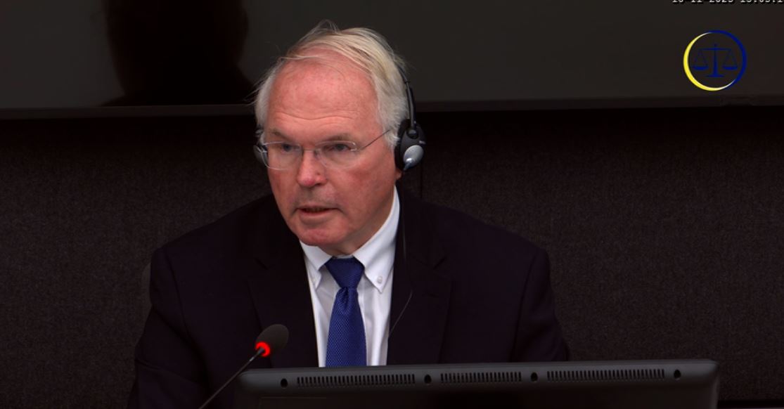 Nis dëshminë e tij diplomati Christopher Hill