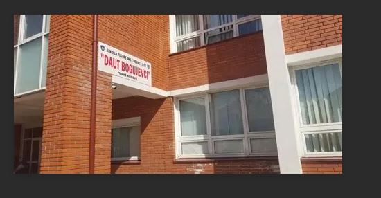 Alarmi për bombë në një shkollë në Fushë-Kosovë, prokurori jep urdhrin që të nisin hetimet për deklarim të rremë