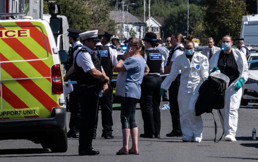 “Nuk dija nëse të zbrisja apo të qëndroja”: Pasagjeri rrëfen panikun në trenin e sulmuar në Angli