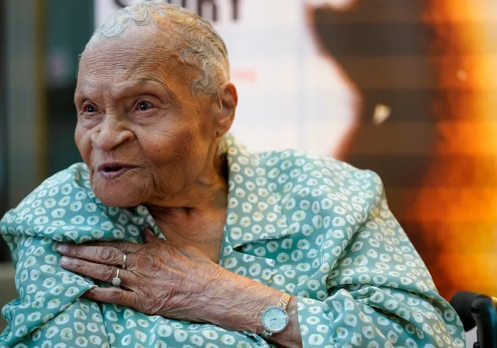 Vdes në moshën 111-vjeçare Viola Ford Fletcher, e mbijetuara e fundit e Masakrës së Tulsa-s