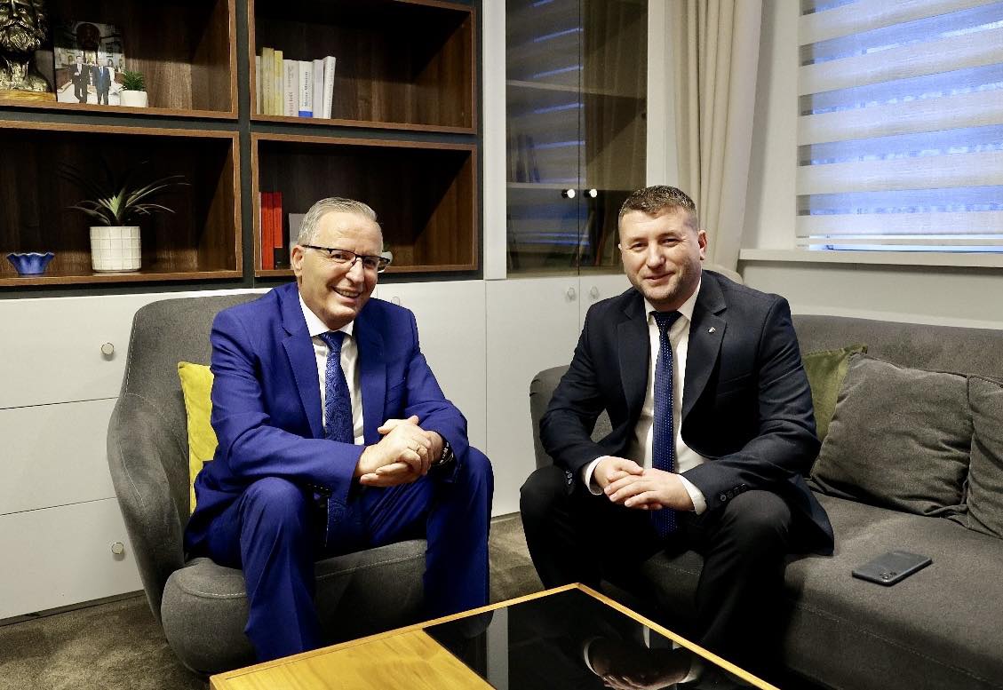 PDK-së i bashkohet profesori i UP-së, Gëzim Qerimi