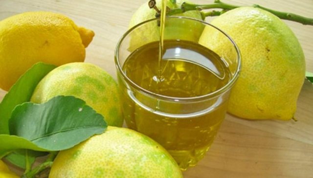 Vaj ulliri me limon për fuqi gjatë ditës