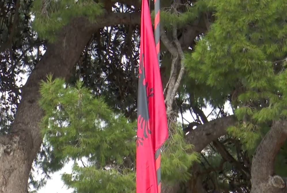 Nis ceremonia e ngritjes së flamurit me rastin e 113 vjetorit të Pavarësisë së Shqipërisë
