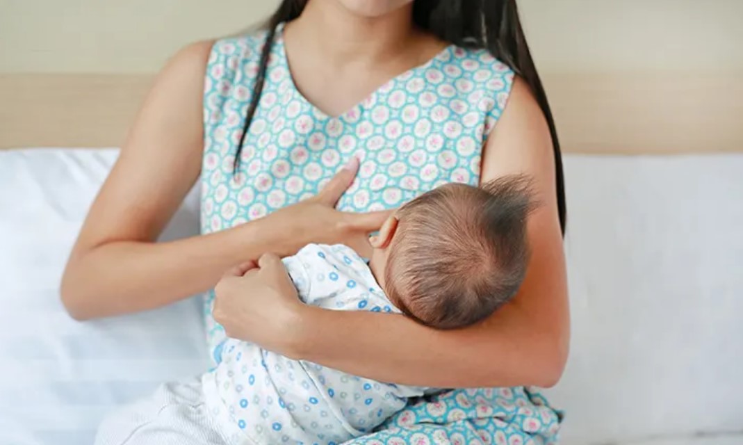 Rëndësia e ushqyerjes së foshnjes me qumështin e nënës