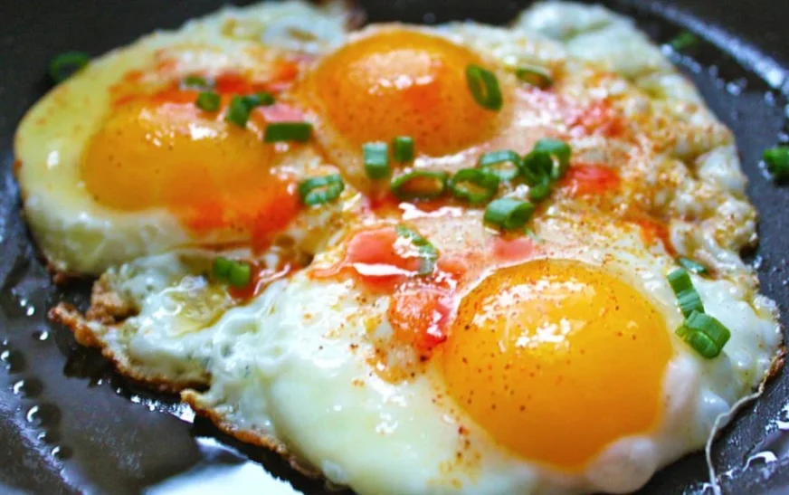 Dobitë shëndetësore të konsumimit të vezëve në mëngjes