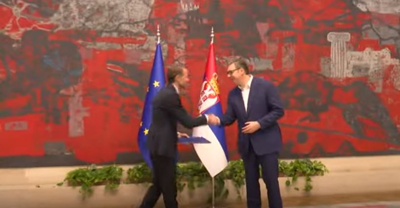 Raporti i Progresit e bën Vuçiqin të plasë nga inati, shkak Kosova