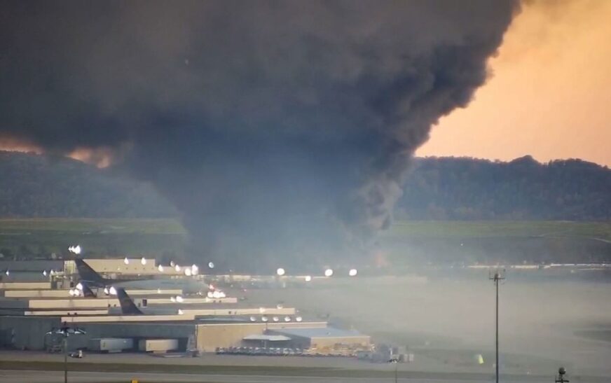 Rrëzohet aeroplani në Kentucky, shtatë të vdekur