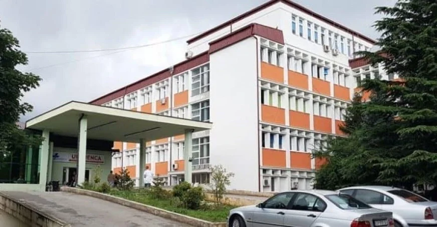 Vdiq një fëmijë në Spitalin e Pejës, Policia e cilëson rastin si “trajtim i pandërgjegjshëm mjekësor”