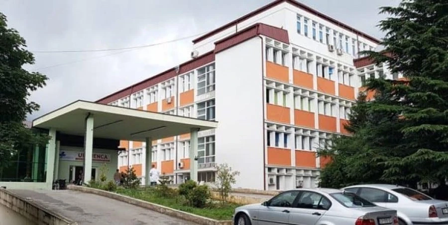 Vdiq një fëmijë në Spitalin e Pejës, Policia e cilëson rastin si “trajtim i pandërgjegjshëm mjekësor”