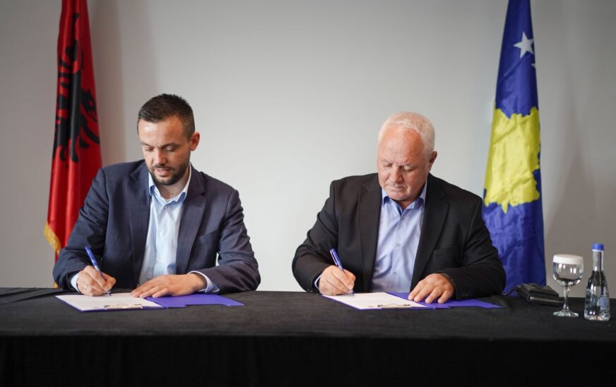 Nënshkruhet marrëveshja, PDK-ja e AAK-ja bashkë në Mitrovicë
