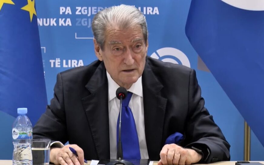 Veliaj rikthehet në detyrë, Berisha: Kushtetuesja zbatoi ligjin