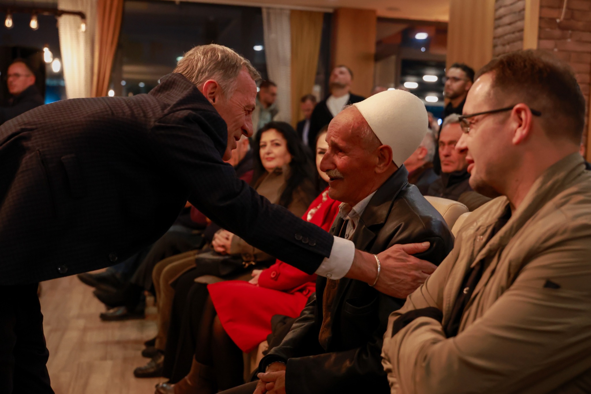 Besnik Osmani prezanton projektet zhvillimore në takimet me qytetarët e Fushë Kosovës