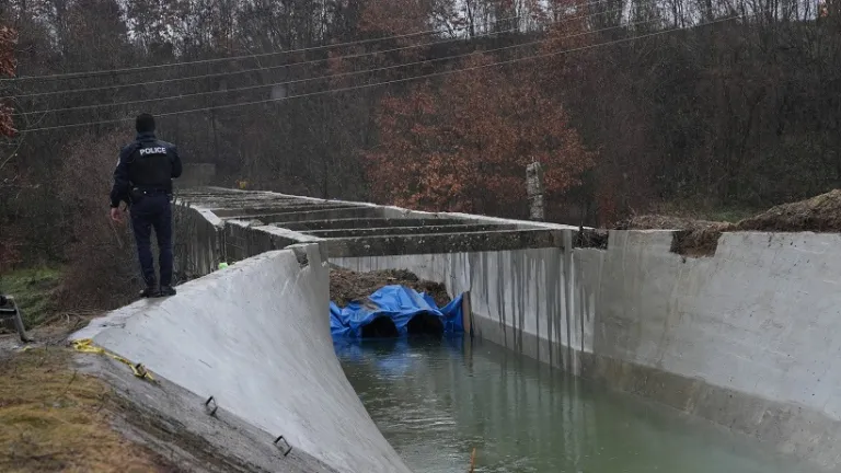 Dëmtohet me mjete të forta një pjesë e kanalit të Ibër-Lepencit