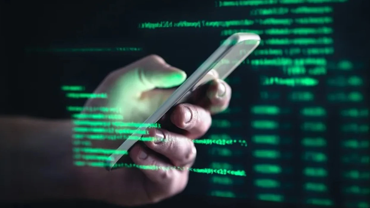 Google paralajmëron: Mos përdorni Wi-Fi publik, rrezikoni llogaritë bankare