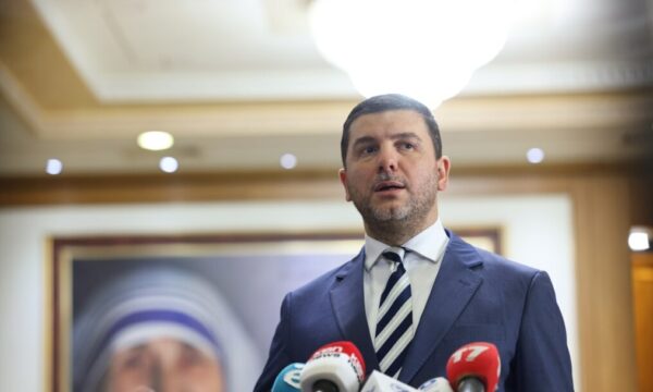 Memli Krasniqi mban konferencë për media sot në ora 15:30