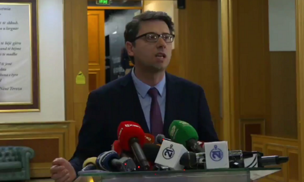 Murati akuzon partitë se janë “barrikaduar kundër Albin Kurtit”