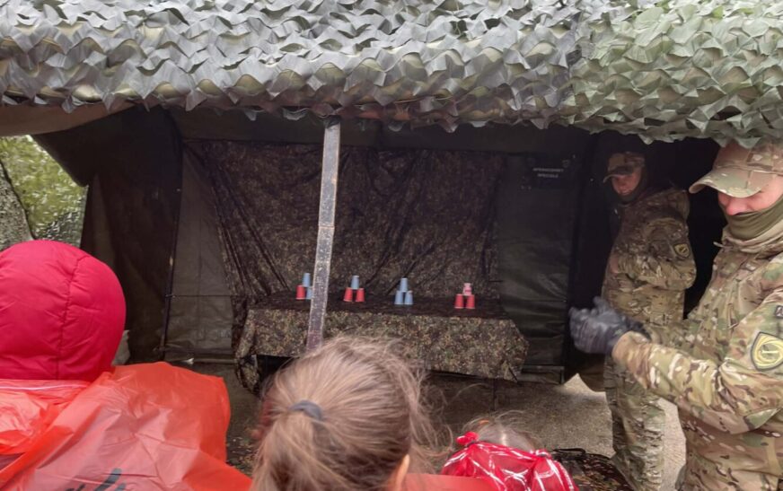 Nxënësit në kazermën “Adem Jashari” pyesin ushtarët: A frikësoheni nga lufta?