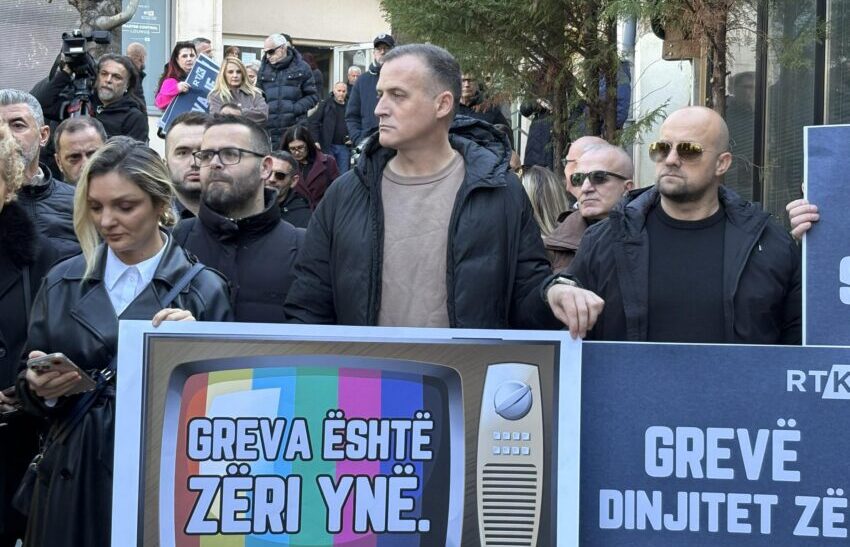 “Pa paga s’ka punë”, punëtorët e RTK-së që 24 ditë pa paga, futen në grevë dy orëshe