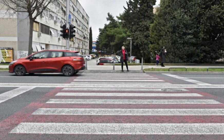 Hyn në fuqi ligji në Australi- makinat elektrike dhe hibride duhet të prodhojnë tinguj artificialë