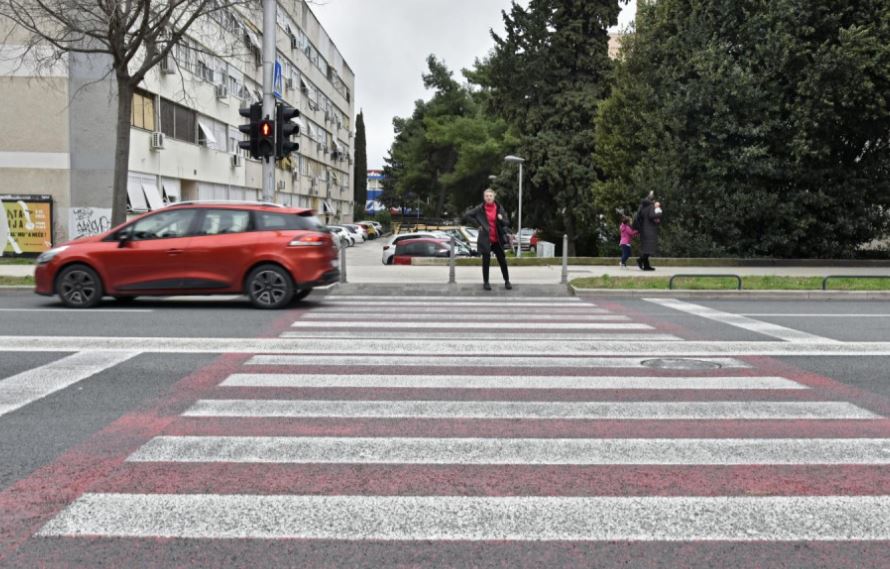 Hyn në fuqi ligji në Australi- makinat elektrike dhe hibride duhet të prodhojnë tinguj artificialë