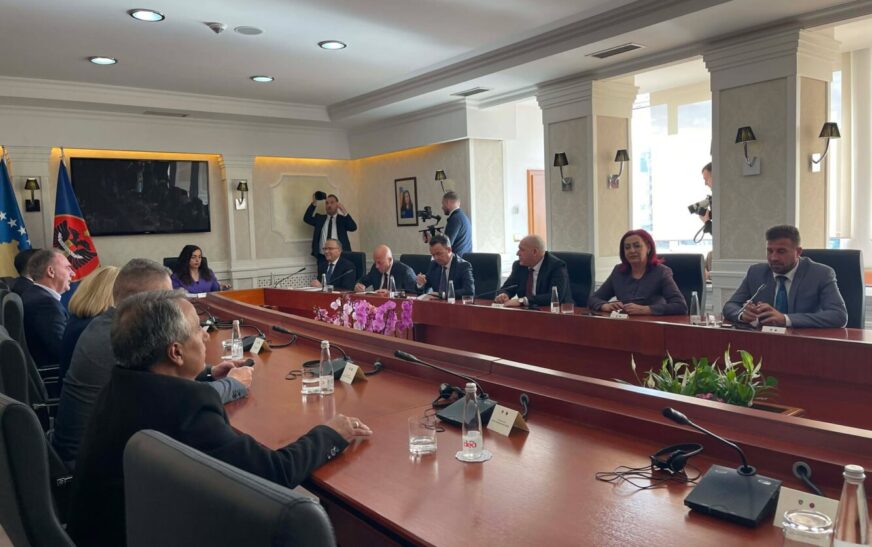 Nis takimi i Osmanit me liderët politikë