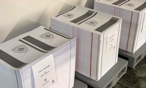 Deri në orën 11:00 votuan 80 mijë qytetarë, rreth 20 mijë më pak se në rundin e parë