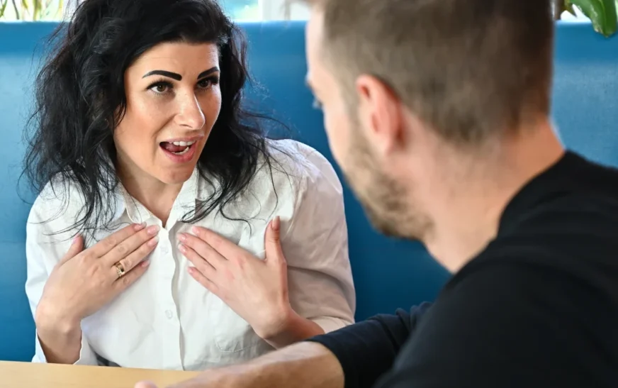 9 zakone që na largojnë pa e kuptuar nga njerëzit që duam: Modeli i fshehur që dëmton marrëdhëniet