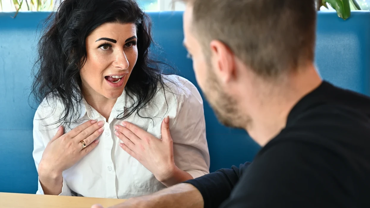 9 zakone që na largojnë pa e kuptuar nga njerëzit që duam: Modeli i fshehur që dëmton marrëdhëniet