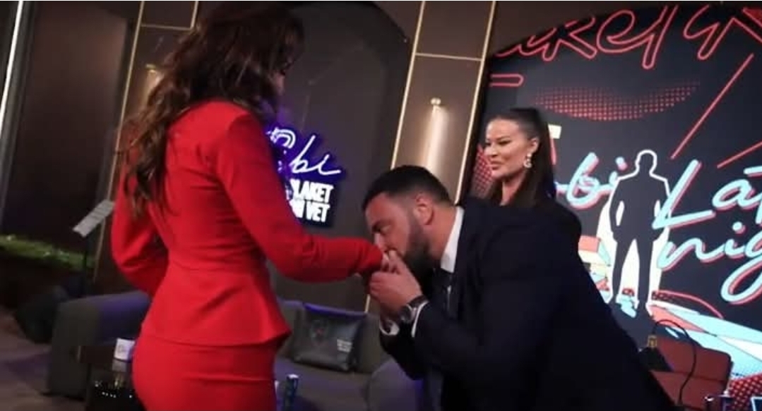 Politikani i njohur zbulon detaje për bashkëjetesën e Norës me Robertin