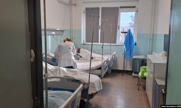 Mosrespektimi i protokolleve në QKUK rrit infeksionet