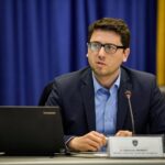 kater-pyetje-per-hekuran-muratin-nga-flaka-surroi